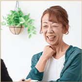 友達と楽しむ女性